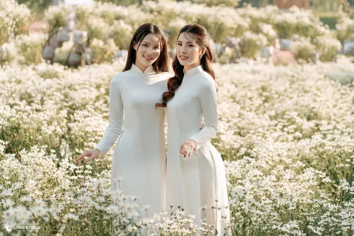 Chụp Cúc Họa Mi Mặc Gì