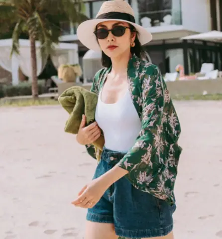 Top 10 Đồ Đi Biển Cho Nữ Trung Niên: Đẹp Sang, Che Khuyết Điểm Tối Ưu