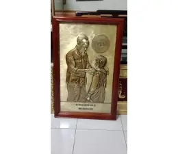 Em Bé Quàng Khăn Đỏ: Biểu Tượng Quý Giá Của Văn Hóa Việt Nam