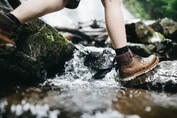 Đánh Giá Giày Leo Núi Chống Nước: Bảng So Sánh Chi Tiết & Hướng Dẫn Lựa Chọn Thông Minh