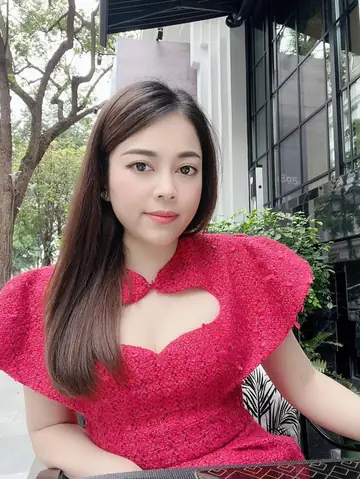 Hằng Túi Sinh Năm Bao Nhiêu