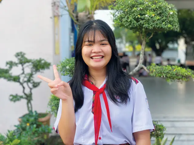 Hoc Sinh Nu Thu Dam