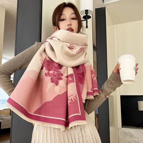 Khăn Quàng Cổ Nữ Đẹp: Bí Quyết Chọn Đúng Loại Cho Từng Độ Tuổi