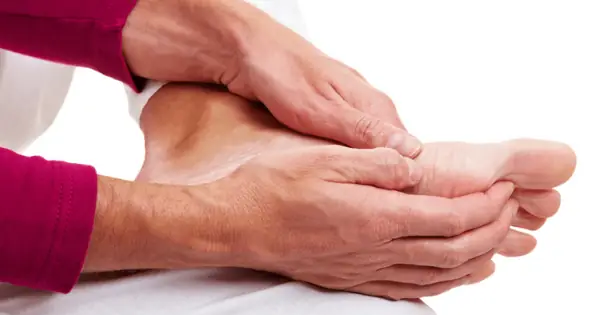 Lạnh Chân Tay Mùa Đông: Nguyên Nhân Sâu Xa & Cách Khắc Phục Toàn Diện