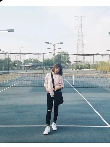 Quần Bò Đen Rách Gối Nữ
