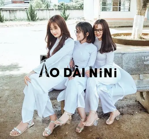 Sandal Mang Với Áo Dài