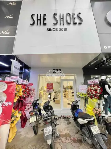 Đánh Giá Cơ Hội Sang Nhượng Shop Giày Dép Quang Trung: Phân Tích Chi Tiết Từ A Đến Z
