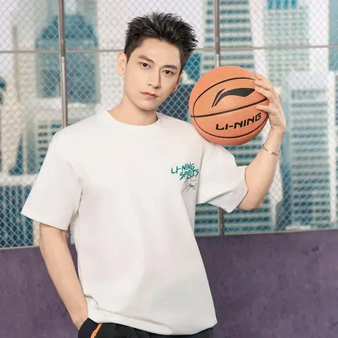 Áo T-shirt: Từ Quần Áo Lót Đến Biểu Tượng Thời Trăng Toàn Cầu