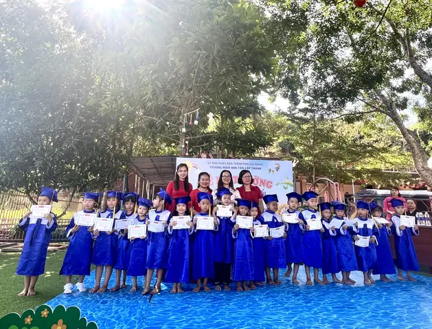 Tạm Biệt Thỏ Trắng Xinh Xinh