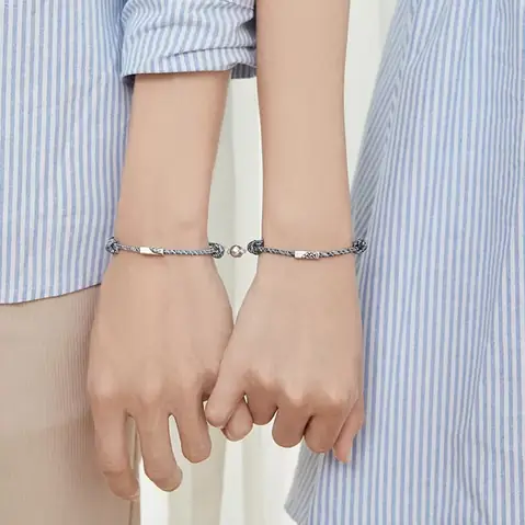 Tặng Vòng Tay Có Ý Nghĩa Gì