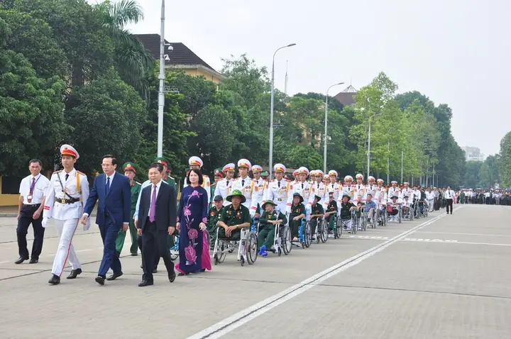 Trang Phục Công An Màu Trắng
