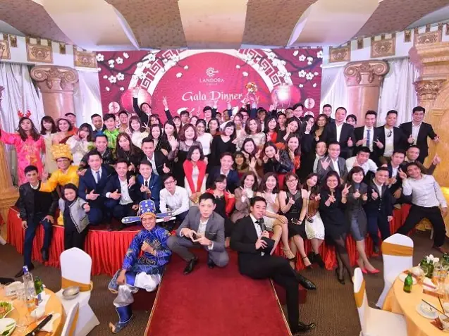 Trang Phục Đi Đà Lạt: Gợi Ý Hoàn Hảo Cho Gala Dinner Và Du Lịch