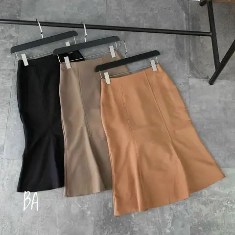 Đánh Giá Chi Tiết Váy Công Sở Đuôi Cá: Phong Cách, Công Năng & Gợi Ý Phối Đồ