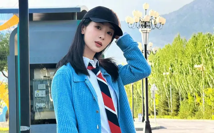 Xanh Lam Và Xanh Dương: Bí Quyết Phong Thủy Và Cách Phối Đồ Chuẩn Mùa Thu